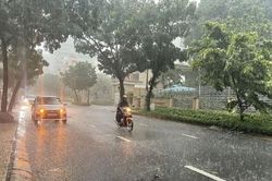 Mưa dông mạnh quay trở lại, nhiều khu vực đối mặt nguy cơ ngập úng, sạt lở