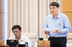 Đại biểu Quốc hội: Nghi&ecirc;n cứu t&aacute;ch kỳ thi tốt nghiệp THPT v&agrave; tuyển sinh đại học từ vụ điểm To&aacute;n ở Tuy&ecirc;n Quang