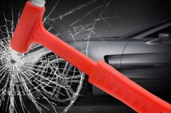 Đề xuất trượt đăng kiểm xe thiếu búa phá kính: Nên khuyến khích thay vì bắt buộc