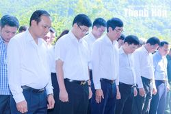 Trưởng Ban Nội chính Tỉnh ủy Nguyễn Ngọc Tiến viếng các Anh hùng liệt sĩ; thăm, tặng quà gia đình chính sách
