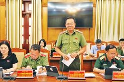 Đo&agrave;n khảo s&aacute;t của Ủy ban Quốc ph&ograve;ng, An ninh v&agrave; Đối ngoại Quốc hội l&agrave;m việc với UBND tỉnh Bắc Ninh