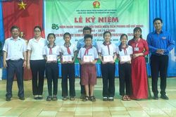 Bù Đăng trở thành xã thứ 2 tại Đồng Nai cấp phát miễn phí sách giáo khoa cho học sinh
