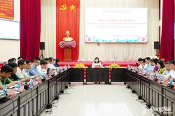 Phó Bí thư Thành ủy Huỳnh Thị Hằng làm việc với Đảng ủy phường Tân Khai