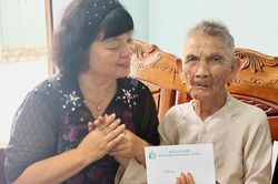 Trao qu&agrave; tri &acirc;n v&agrave; tiền phụng dưỡng Mẹ Việt Nam anh h&ugrave;ng tại Gia Lai