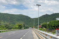 Lắp đặt hệ thống chiếu sáng trên đèo Cổ Mã