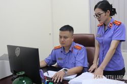 Anh kiểm sát viên làm theo lời Bác