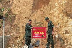 Phường Văn Phú cắm bổ sung 27 biển cảnh báo tại các điểm có nguy cơ sạt lở cao
