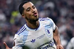 Youri Tielemans gia nhập Man Utd: Mảnh gh&eacute;p ho&agrave;n hảo để giải ph&oacute;ng Mainoo v&agrave; Andrey Santos