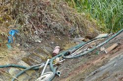 Khẩn trương xử l&yacute; sự cố xe bồn chở axit bị lật tại x&atilde; Trường Xu&acirc;n