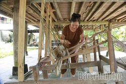 Tiếng thoi khắc khoải giữa đại ngàn - Kỳ 2: Tiếng thở dài bên khung cửi