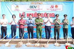 Khởi công xóa nhà tạm, nhà dột nát cho nhân dân xã Chiềng Sung