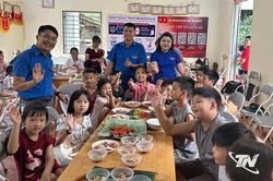Áo xanh mang niềm vui hè cho trẻ vùng cao