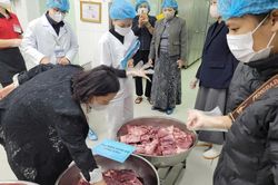H&agrave; Nội xử l&yacute; tr&aacute;ch nhiệm nhiều tập thể, c&aacute; nh&acirc;n tại 6 x&atilde; xảy ra vi phạm bữa ăn b&aacute;n tr&uacute;