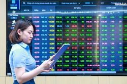 Chứng khoán ngày 14/7: VN-Index đảo chiều tăng điểm nhờ lực cầu bắt đáy
