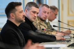 Tổng thống Ukraine c&acirc;n nhắc thay Bộ trưởng Quốc ph&ograve;ng Mykhailo Fedorov