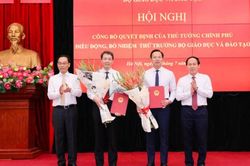 Trao quyết định cho 2 Thứ trưởng Bộ Giáo dục và Đào tạo