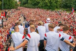 Tuyển Na Uy trở về trong biển người chào đón sau World Cup