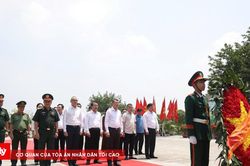 Thủ tướng dâng hương tưởng niệm các Anh hùng liệt sĩ tại Phú Thọ