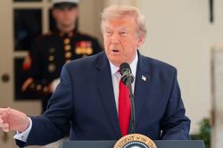 Tổng thống Trump đe dọa tấn công cơ sở hạt nhân ngầm của Iran