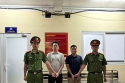 Bắt khẩn cấp 2 đối tượng dừng xe ô tô, đuổi đánh nhau giữa giao lộ