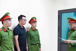 Khởi tố 5 bị can về tội x&acirc;m phạm quyền t&aacute;c giả