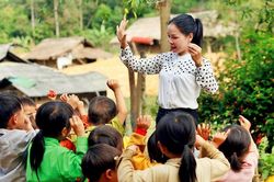 Dừng phụ cấp công tác lâu năm của giáo viên vùng đặc biệt khó khăn có đúng?