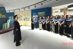 Liên chi bộ Báo và Phát thanh, truyền hình Cao Bằng sinh hoạt chuyên đề tại Bảo tàng tỉnh