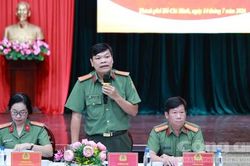 TPHCM: Li&ecirc;n th&ocirc;ng dữ liệu để giảm thủ tục trong quản l&yacute; xuất nhập cảnh