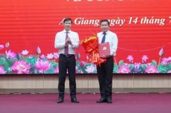 Trung tướng Đinh Văn Nơi giữ chức Ph&oacute; B&iacute; thư Tỉnh ủy An Giang, ki&ecirc;m B&iacute; thư Đảng ủy đặc khu Ph&uacute; Quốc