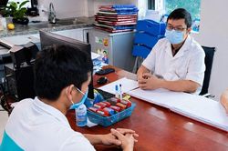Thăng chức, kiếm nhiều tiền hơn nhưng lại đánh mất 'chuyện chăn gối'