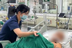 Hôn mê sau hai ngày ăn tiết canh lợn