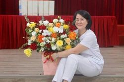 Khen thưởng nữ điều dưỡng cứu người giữa quán cà phê ở Hà Nội