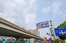 C&ocirc;ng an H&agrave; Nội đưa 36 m&agrave;n h&igrave;nh LED v&agrave;o vận h&agrave;nh, hỗ trợ người d&acirc;n tr&aacute;nh &ugrave;n tắc, ngập &uacute;ng