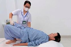 Tiếc vài quả xoài, người đàn ông 62 tuổi suýt liệt vĩnh viễn