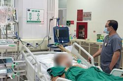 Đang khỏe mạnh, người đàn ông 45 tuổi bất ngờ sốt cao, rối loạn ý thức vì món ăn nhiều nam giới mê