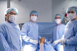 Bệnh viện Trung ương Huế chuyển giao kỹ thuật, mở cơ hội điều trị cho người bệnh thoái hóa khớp gối