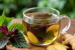 Điều gì xảy ra với cơ thể khi uống nước lá tía tô với gừng?