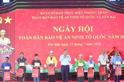 Phó Thủ tướng Thường trực Chính phủ Phạm Gia Túc dự và chỉ đạo Ngày hội Toàn dân bảo vệ an ninh Tổ quốc tại xã Yên Bài
