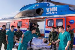 Chạy đua với 'thời gian v&agrave;ng' cứu bệnh nh&acirc;n bị sốc tủy ở đảo Sơn Ca