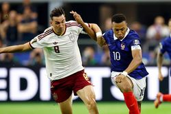 Ph&aacute;p 0-0 T&acirc;y Ban Nha: Mbappe đối đầu Yamal