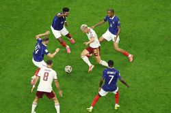 'Iniesta mới' khiến tuyển Pháp ôm hận