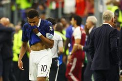 Mbappe n&oacute;i đ&uacute;ng về Deschamps