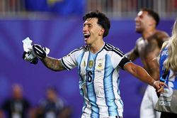 Martinez, Romero tạo ra nghịch l&yacute; cho h&agrave;ng thủ Argentina
