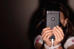 Điều đ&aacute;ng sợ nhất khi nghiện video ngắn