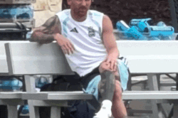 Cảnh Messi 'cực chill' trước bán kết gây sốt mạng