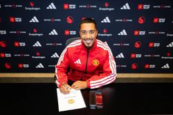MU chốt số &aacute;o của Darlow, Tielemans