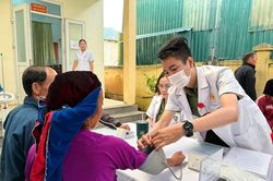 Chung tay chăm sóc sức khỏe nhân dân vùng biên giới Lũng Cú