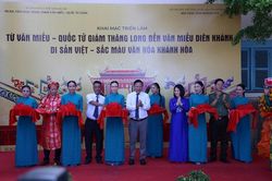 Triển l&atilde;m 'Từ Văn Miếu Quốc Tử Gi&aacute;m Thăng Long đến Văn Miếu Di&ecirc;n Kh&aacute;nh'