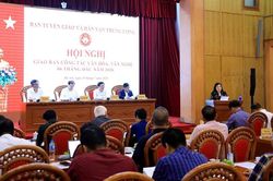Tiếp tục qu&aacute;n triệt v&agrave; tổ chức thực hiện c&oacute; hiệu quả c&aacute;c chủ trương của Đảng về ph&aacute;t triển văn h&oacute;a
