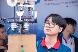 Tuyển sinh đại học 2026: C&aacute;c ng&agrave;nh kỹ thuật, c&ocirc;ng nghệ 'h&uacute;t' th&iacute; sinh